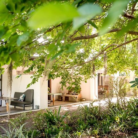 フッドスプルイト Francines Venue Pty Ltd Bed & Breakfast エクステリア 写真
