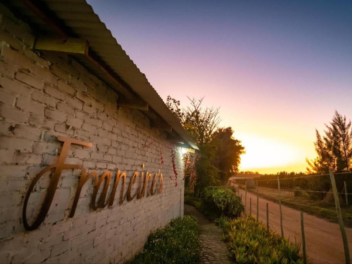 フッドスプルイト Francines Venue Pty Ltd Bed & Breakfast エクステリア 写真